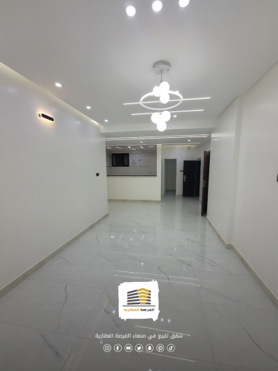 شقة فاخره للبيع في صنعاء بيت بوس مساحة 215م